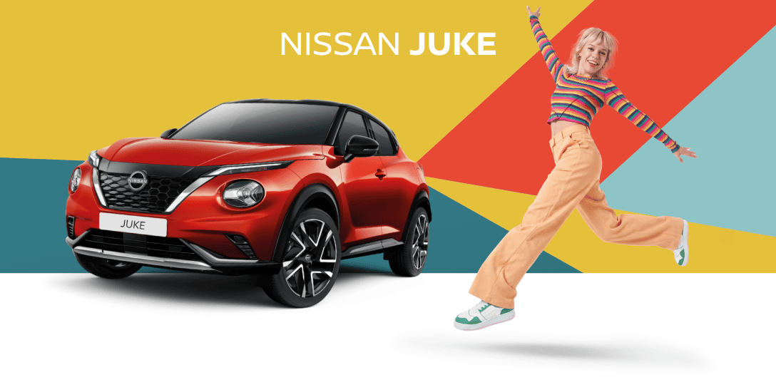 Nissan Juke vermelho em destaque, acompanhado por uma mulher, que salta de felicidade. Fundo geométrico colorido.